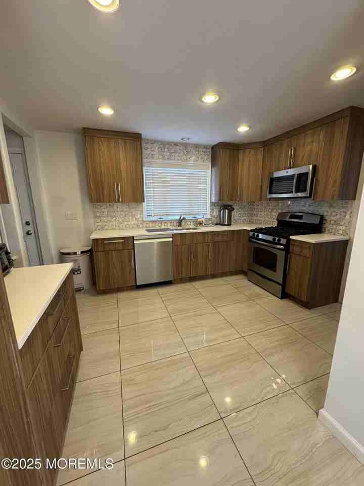 259 Garfield Ave - Photo 5 of 15