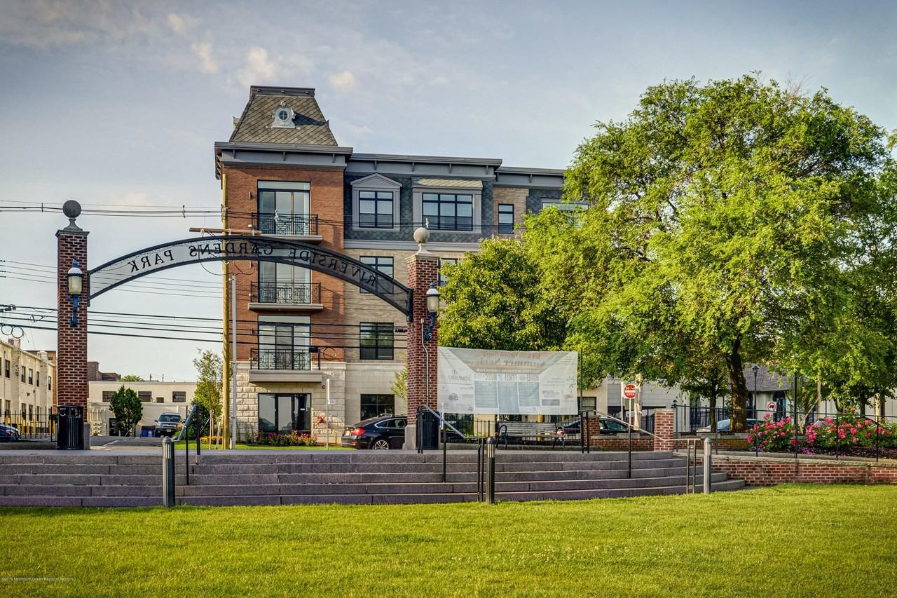 55 W Front St Apt 201 #201 - Photo 2 of 26