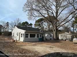 featured image of 511 Holly Village Lane