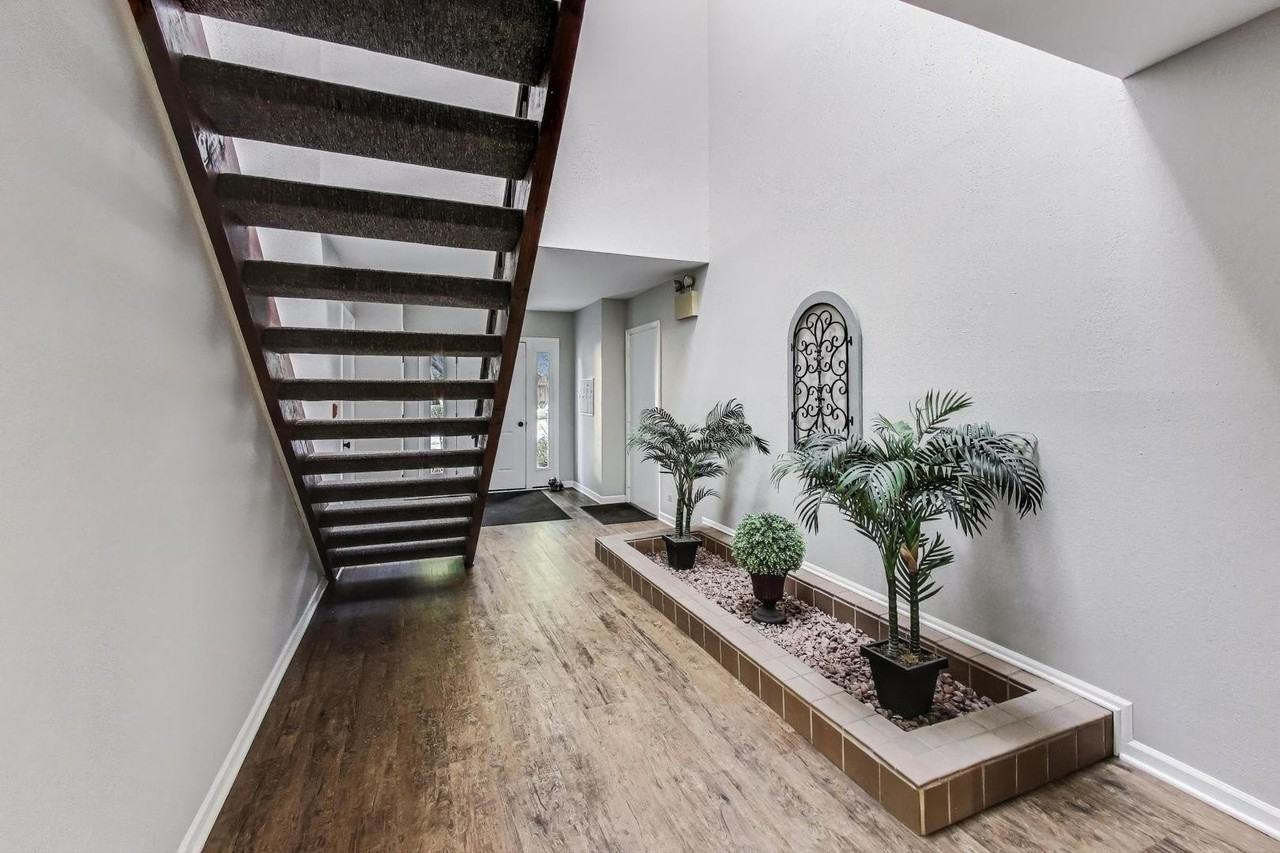 534 River Front Circle #604 - Photo 4 of 34