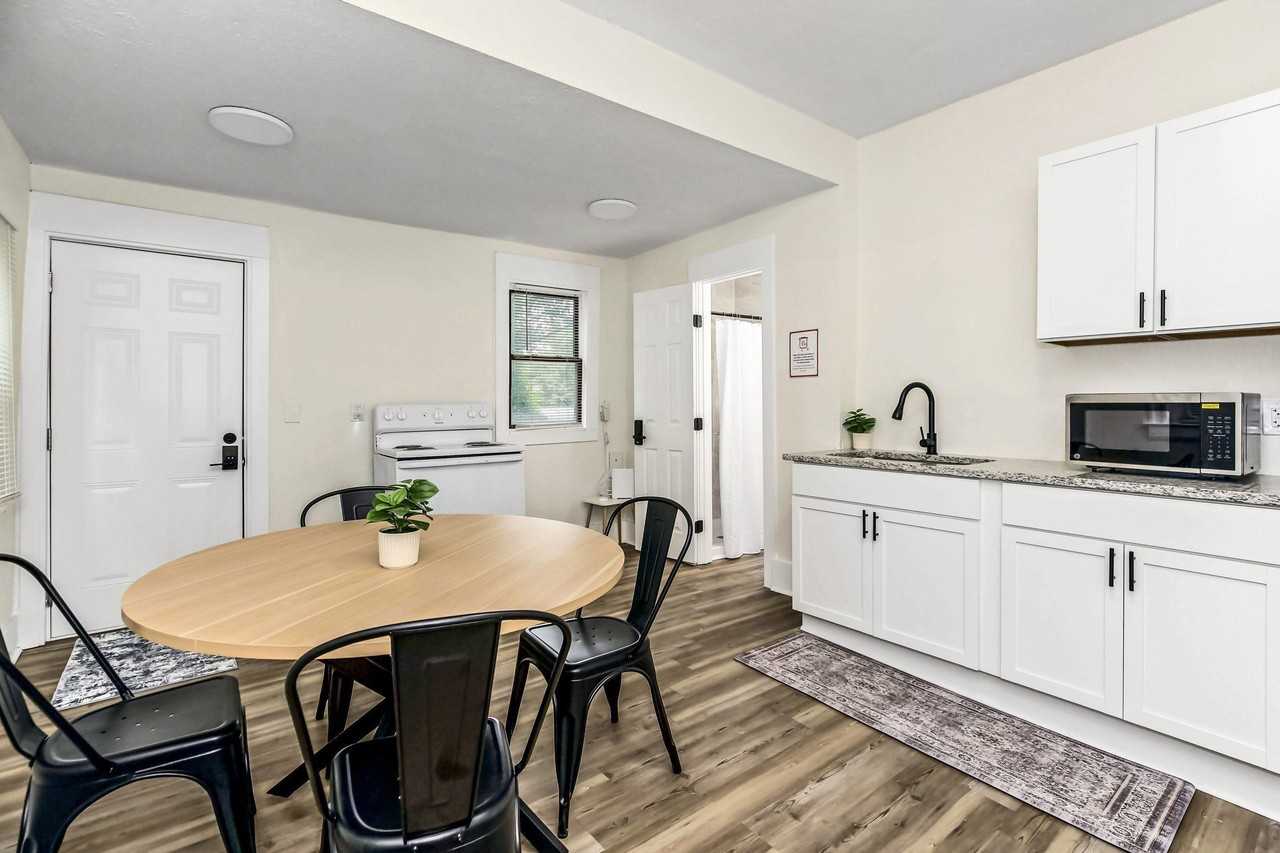 E 30th St - Photo 4 of 10