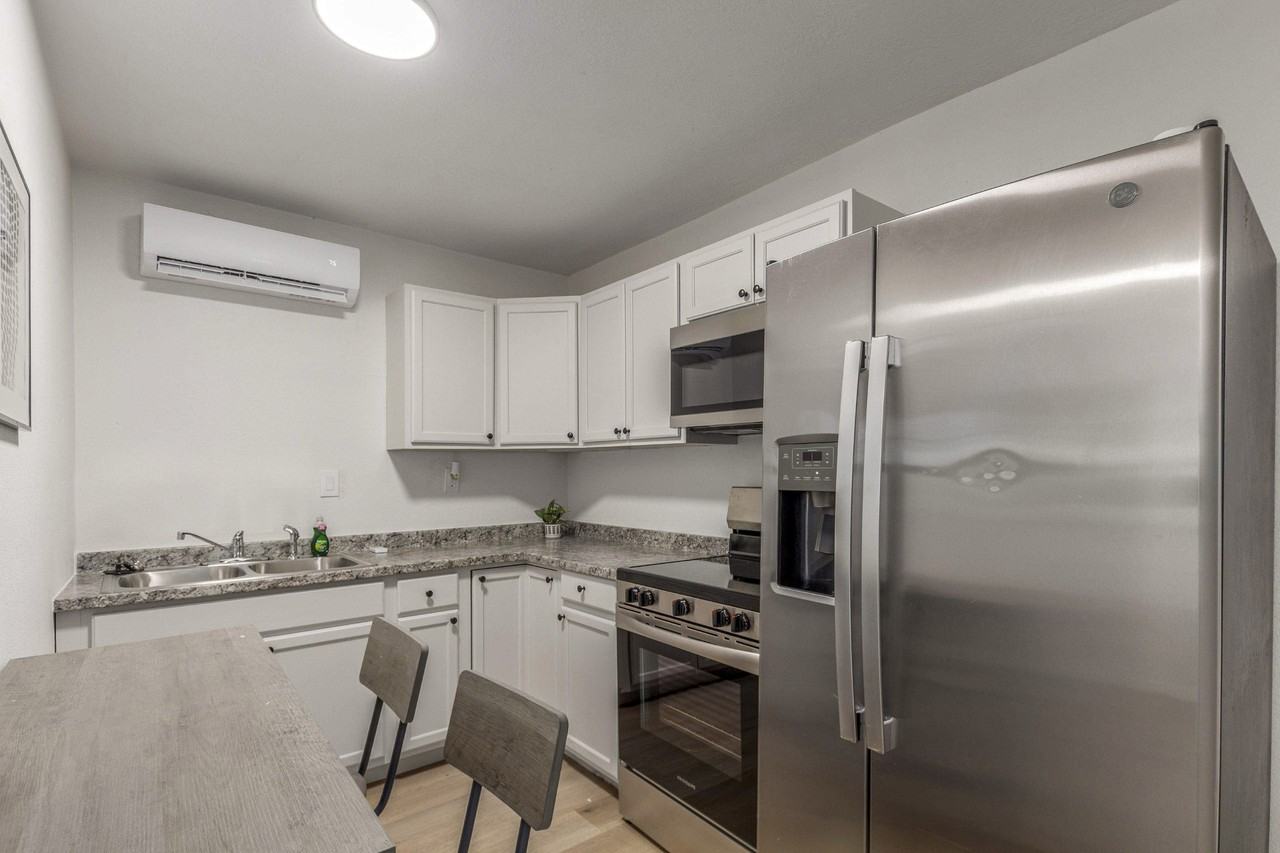 N 54th Dr - Photo 3 of 9