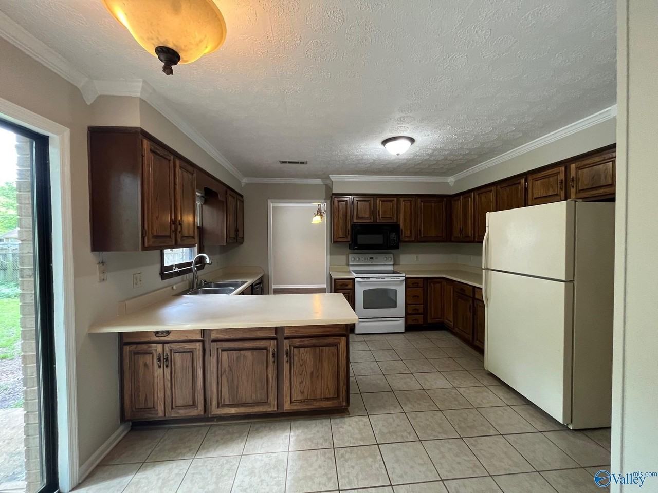 2006 Lancaster Ave Sw - Photo 5 of 28