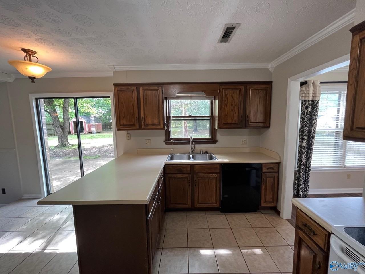 2006 Lancaster Ave Sw - Photo 6 of 28