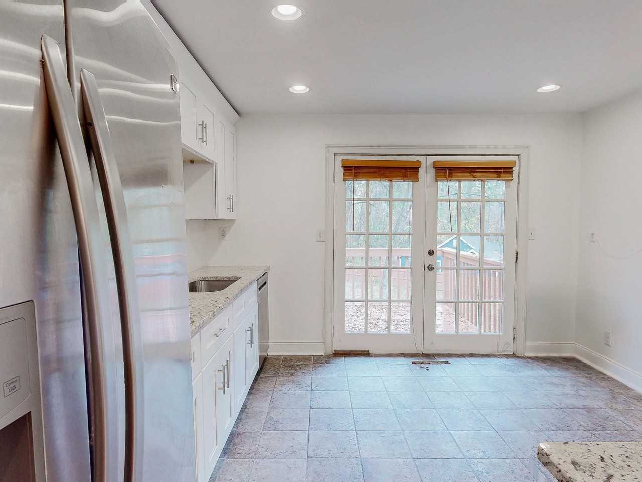 Williamsburg Way - Photo 4 of 13