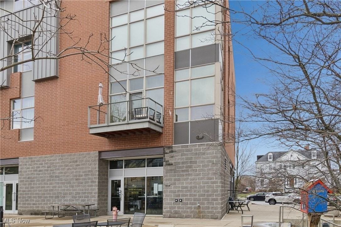 55 E College St Apt 212 #212 - Photo 3 of 35