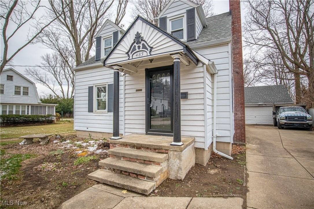 483 Bank St - Photo 3 of 29