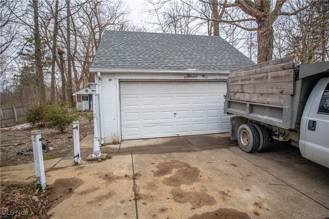 483 Bank St - Photo 4 of 29