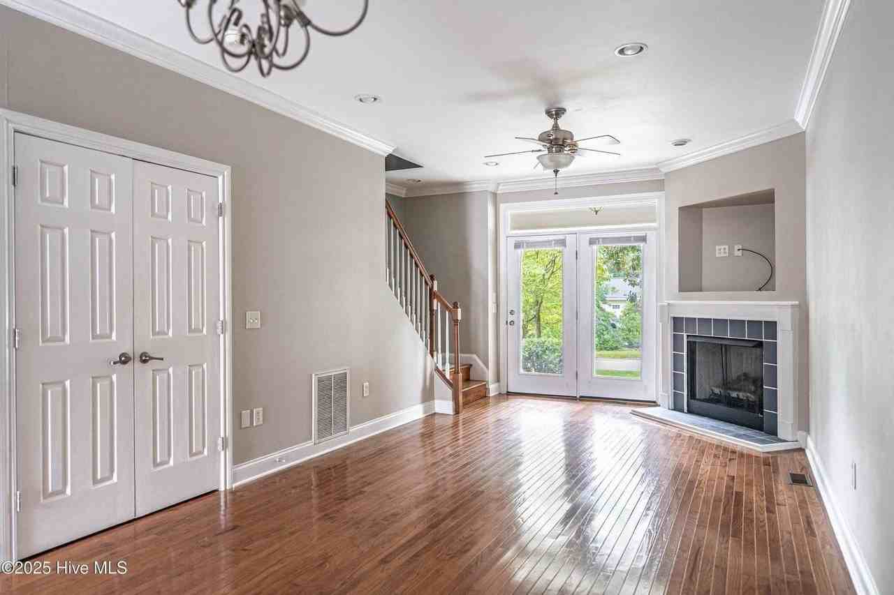 250 E Delaware Ave - Photo 2 of 21