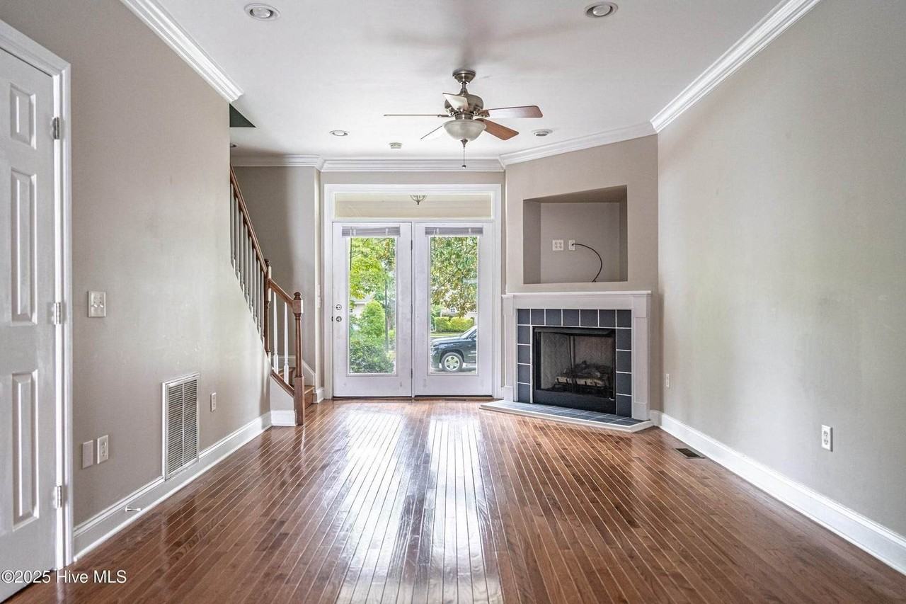 250 E Delaware Ave - Photo 3 of 21