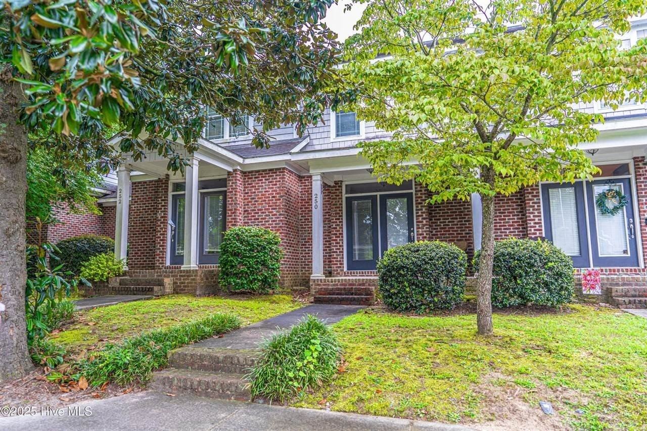 250 E Delaware Ave - Photo 4 of 21