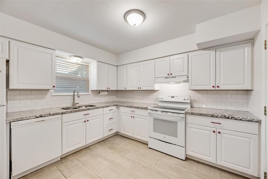 1017 Calcutta St - Photo 7 of 18