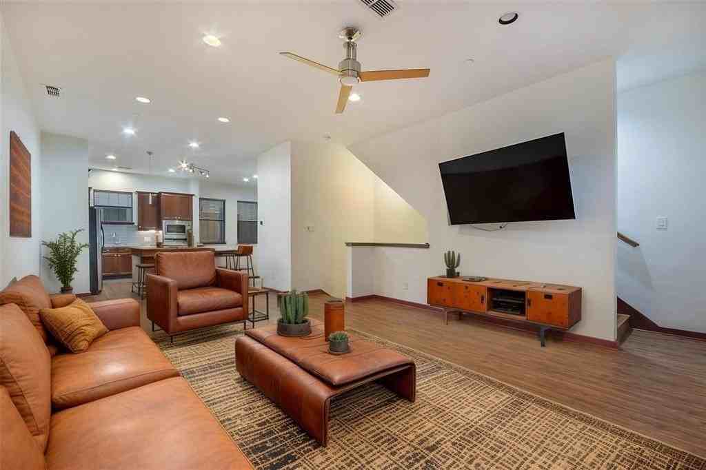 1016 Liberty St #4 - Photo 4 of 33