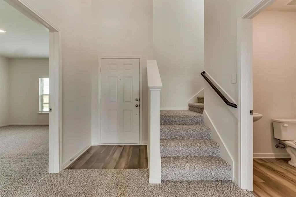 912 Mallorie Ln - Photo 4 of 24