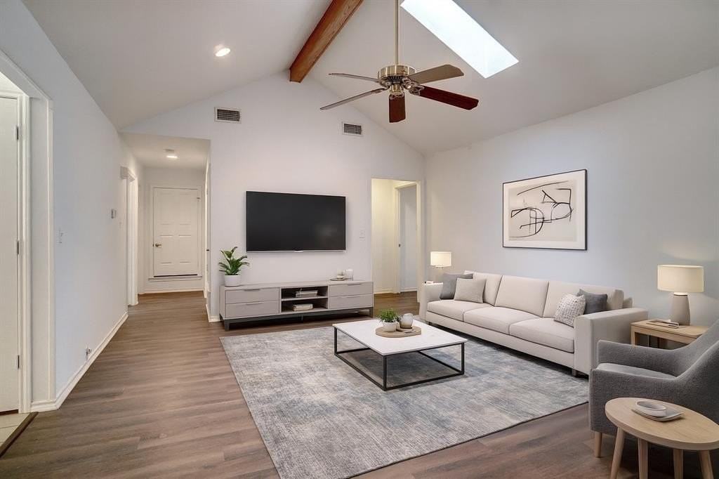 2813 Woodpath Ln - Photo 4 of 29