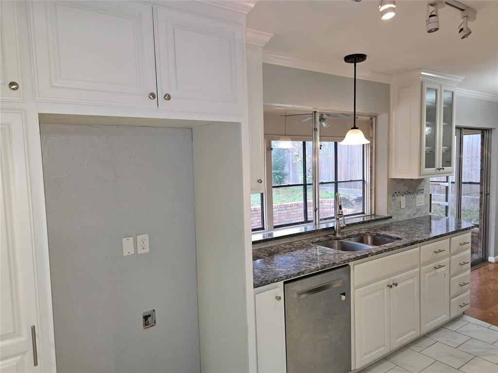 2822 Oak Forest Dr - Photo 6 of 35