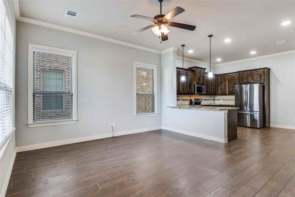 809 Newhaven Drive - Photo 3 of 12