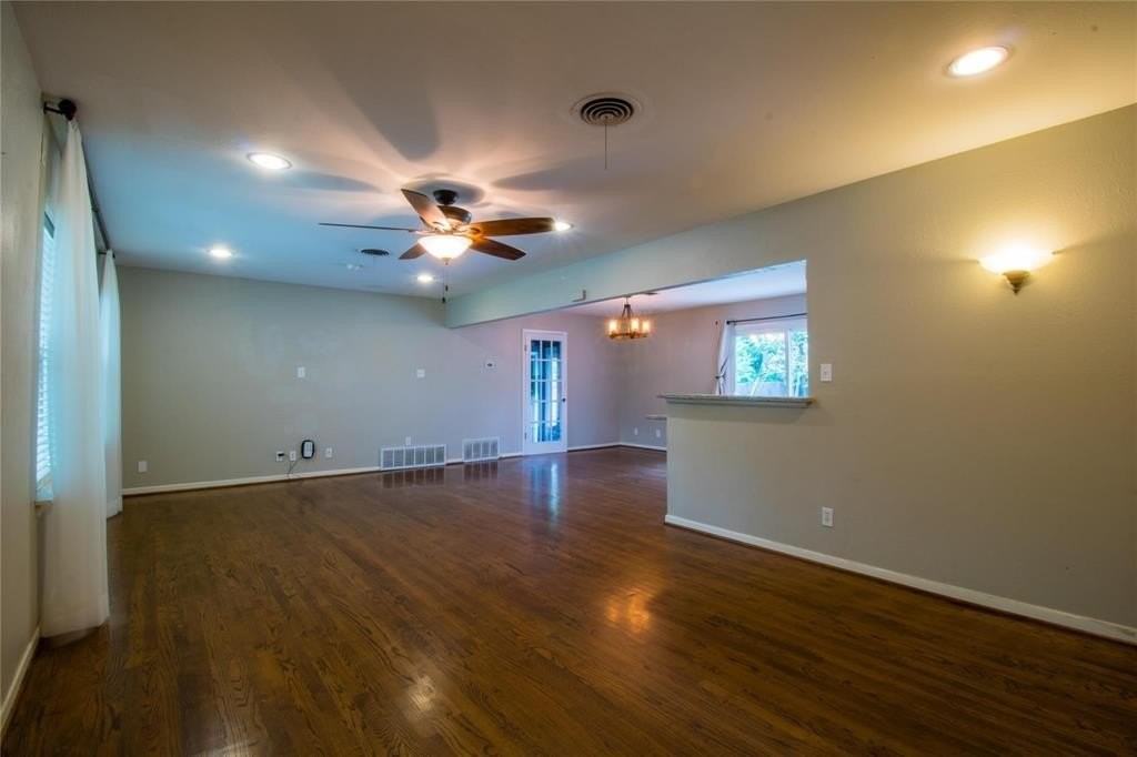 3120 Covert Ave - Photo 4 of 19