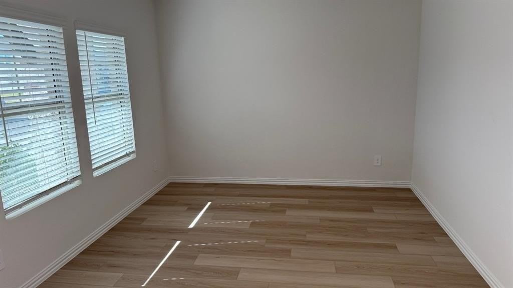 612 Tidal Dr - Photo 3 of 40