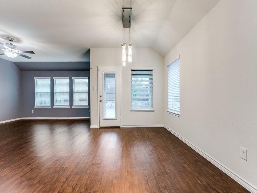 1117 Berry St - Photo 5 of 25