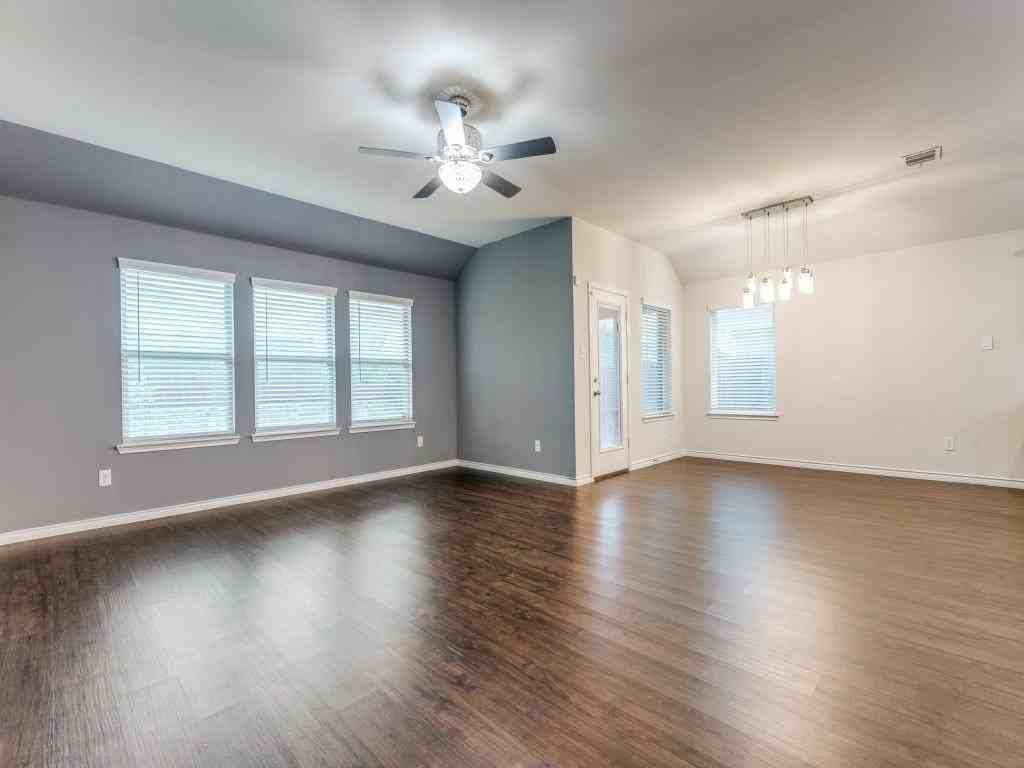 1117 Berry St - Photo 6 of 25