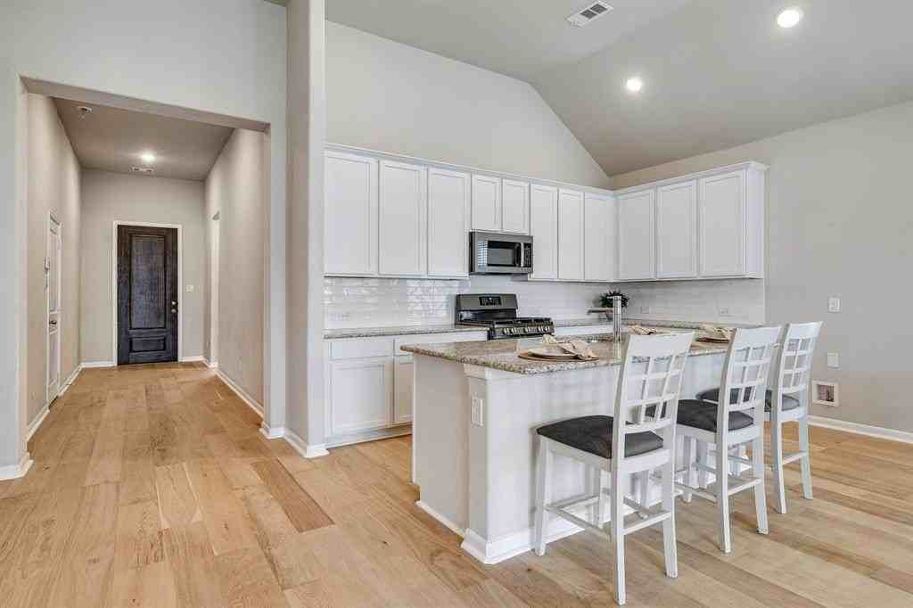 5513 Deer Run Dr - Photo 4 of 34