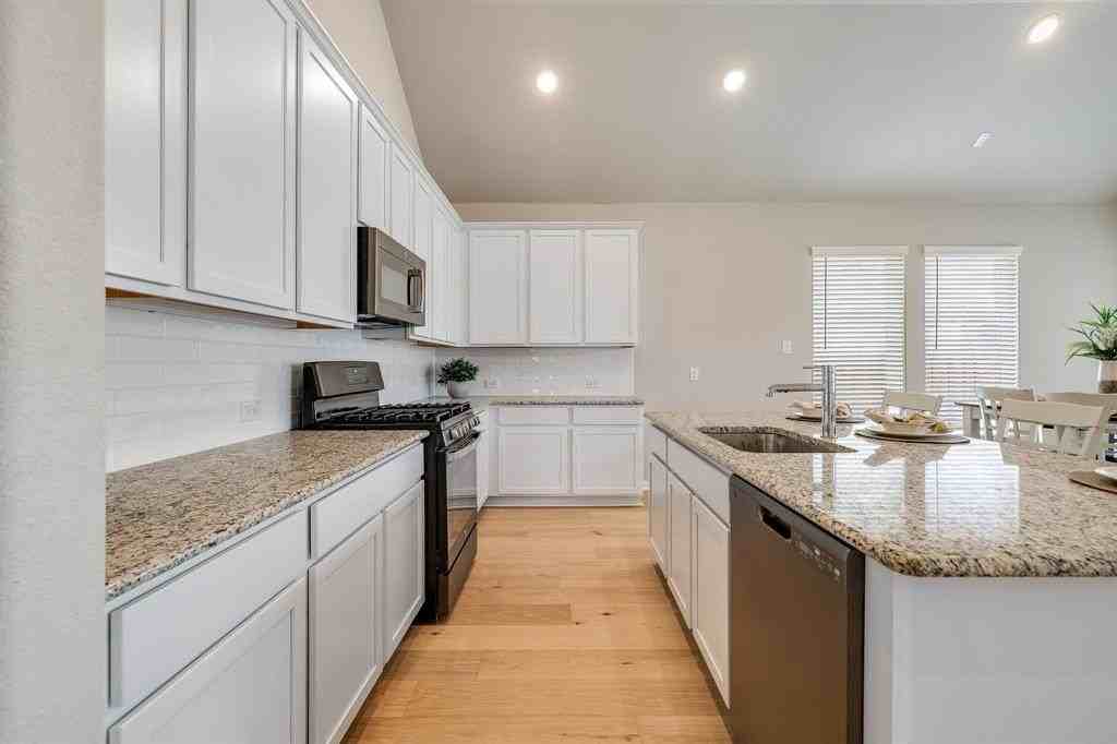 5513 Deer Run Dr - Photo 6 of 34