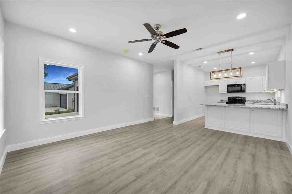 407 N Dallas St - Photo 7 of 25