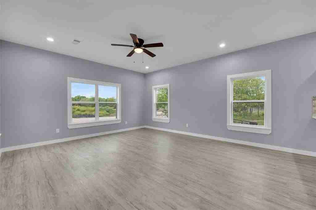 409 N Dallas St - Photo 6 of 26