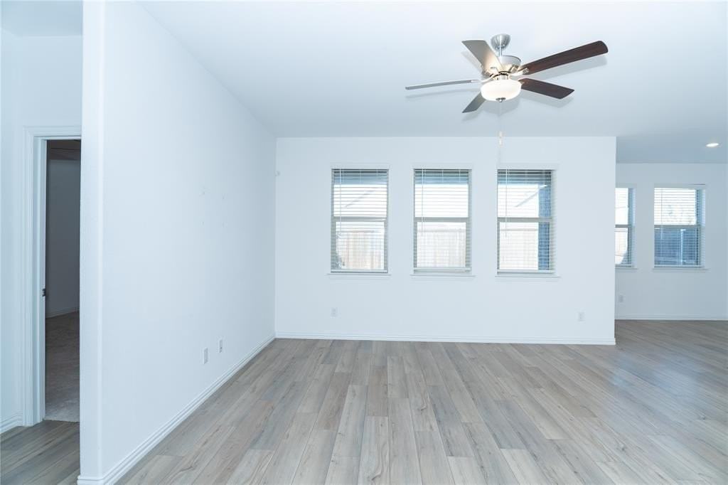 520 Truman St - Photo 4 of 28