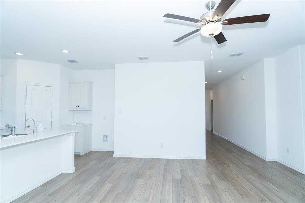 520 Truman St - Photo 5 of 28