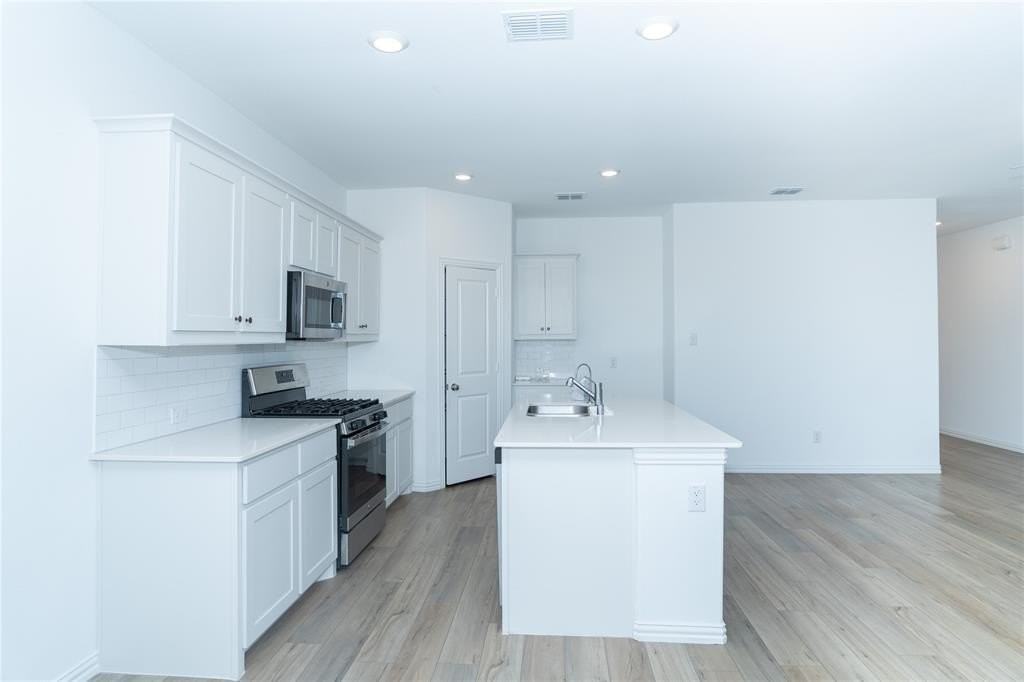 520 Truman St - Photo 6 of 28