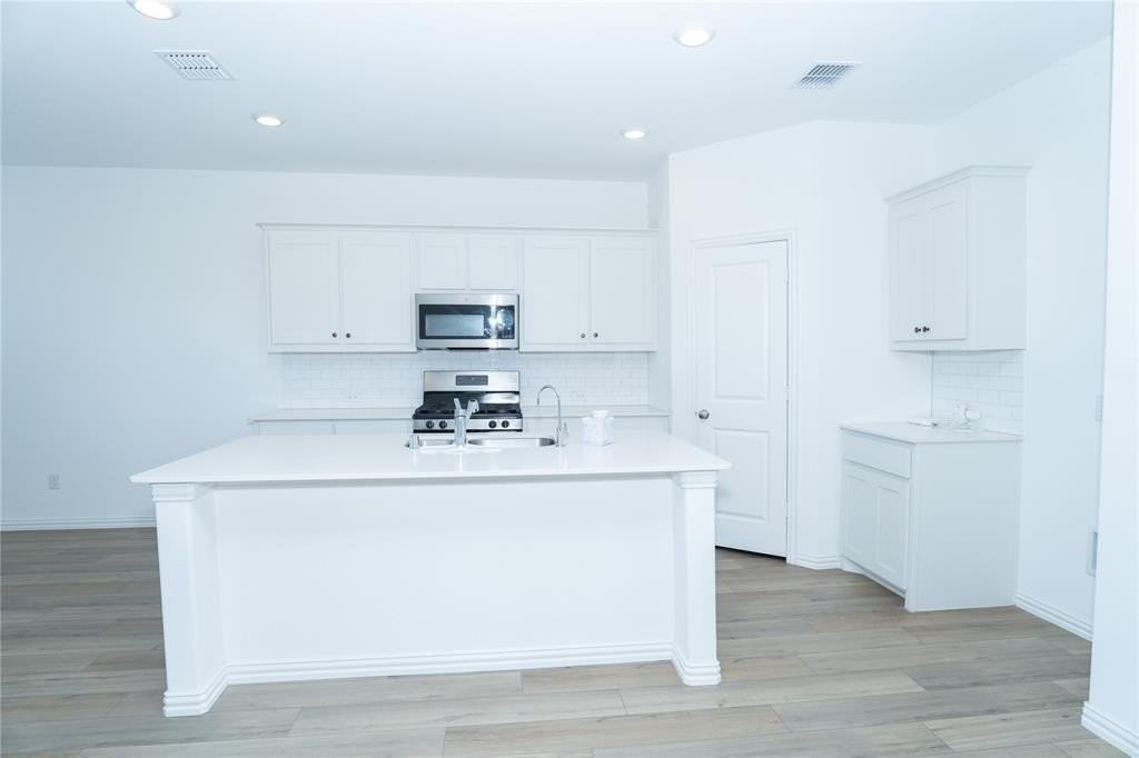 520 Truman St - Photo 7 of 28