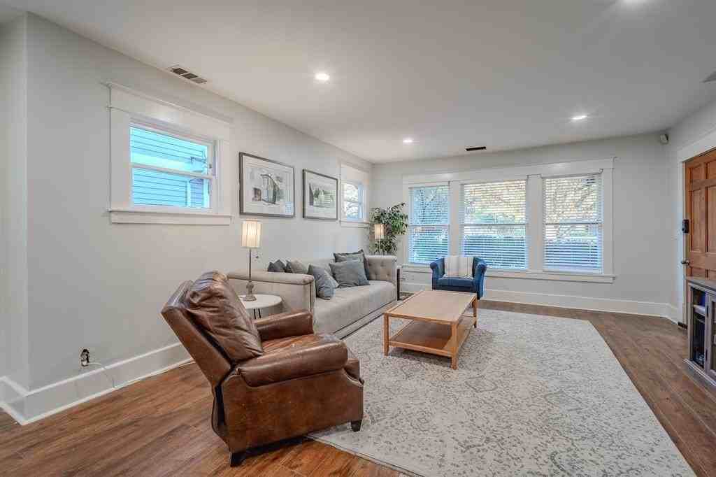 5822 Belmont Ave - Photo 4 of 37