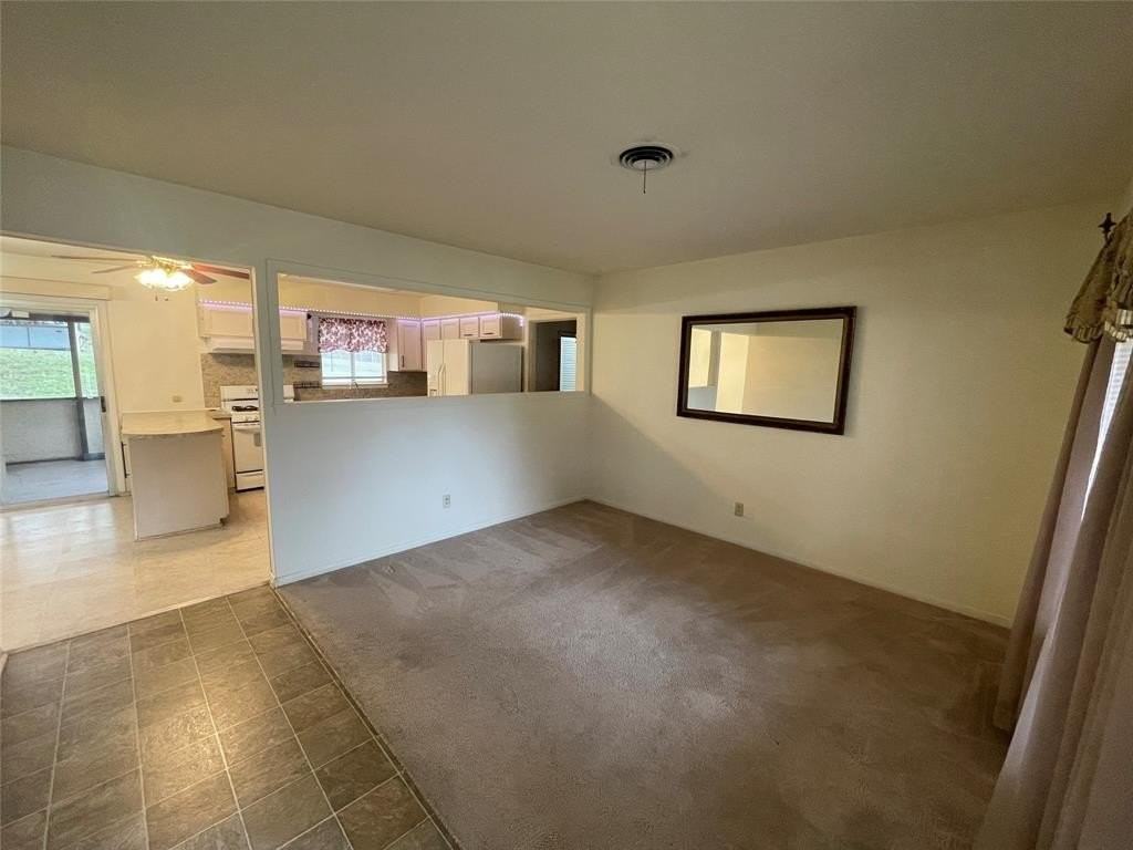 212 E Rentz St - Photo 5 of 20