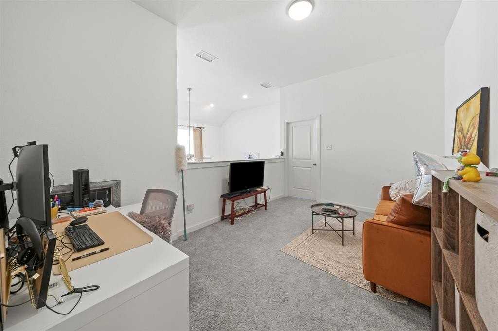 1136 Queensdown Way - Photo 2 of 30