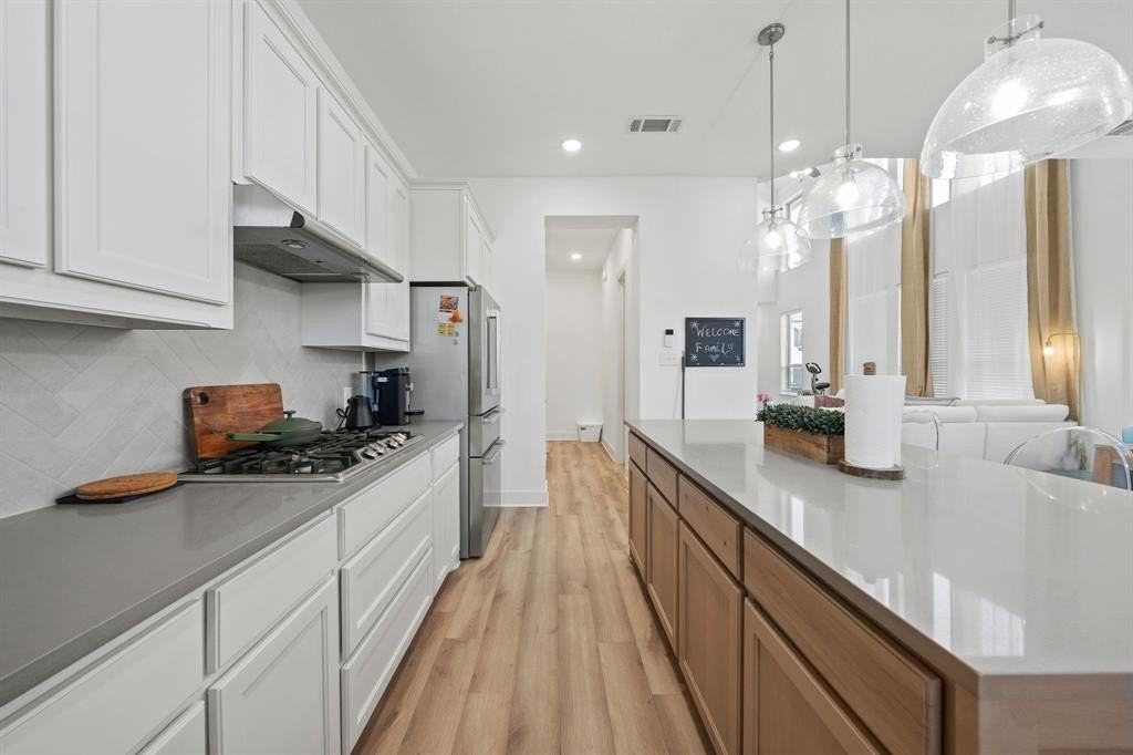 1136 Queensdown Way - Photo 4 of 30