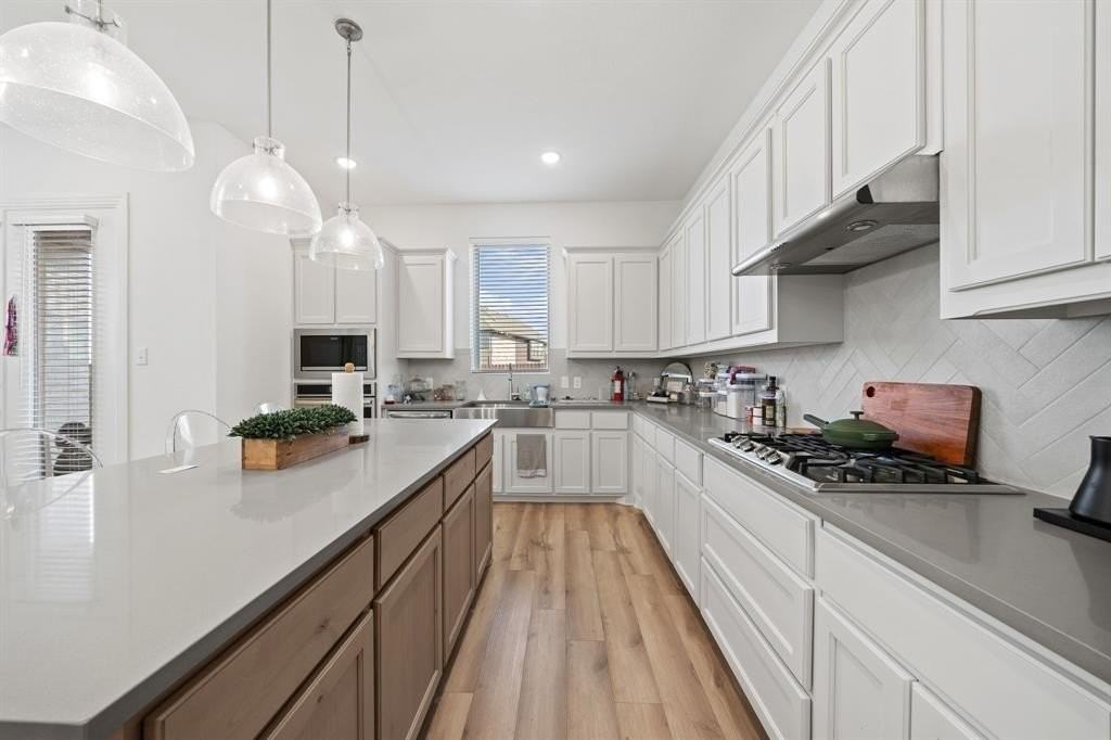 1136 Queensdown Way - Photo 5 of 30