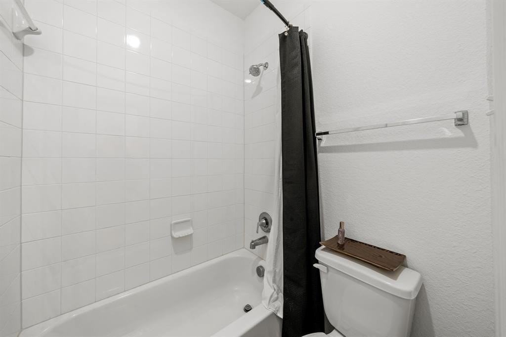 1136 Queensdown Way - Photo 6 of 30