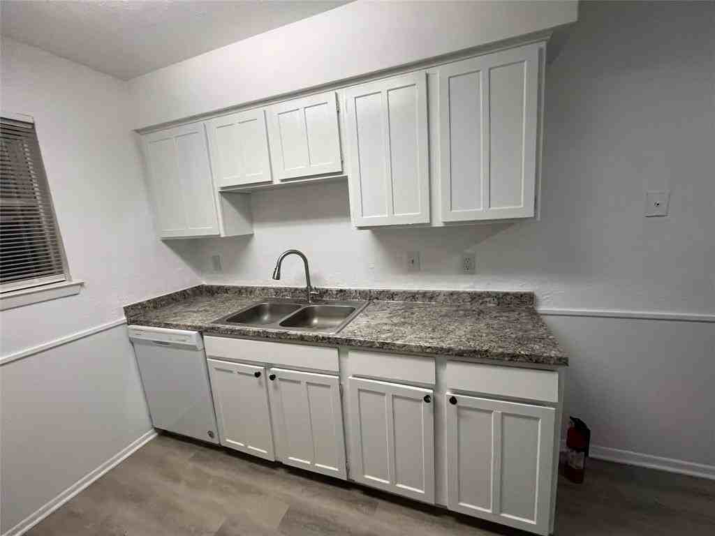 916 Tulip Trail - Photo 2 of 16