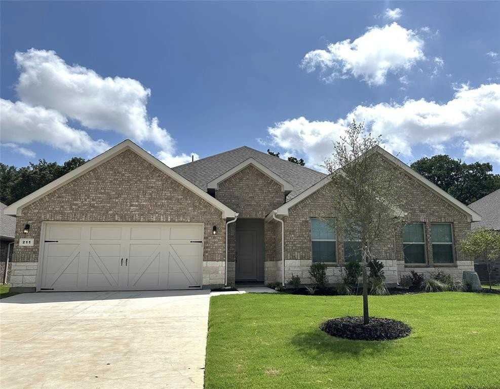 211 Tristan St - Photo 2 of 27