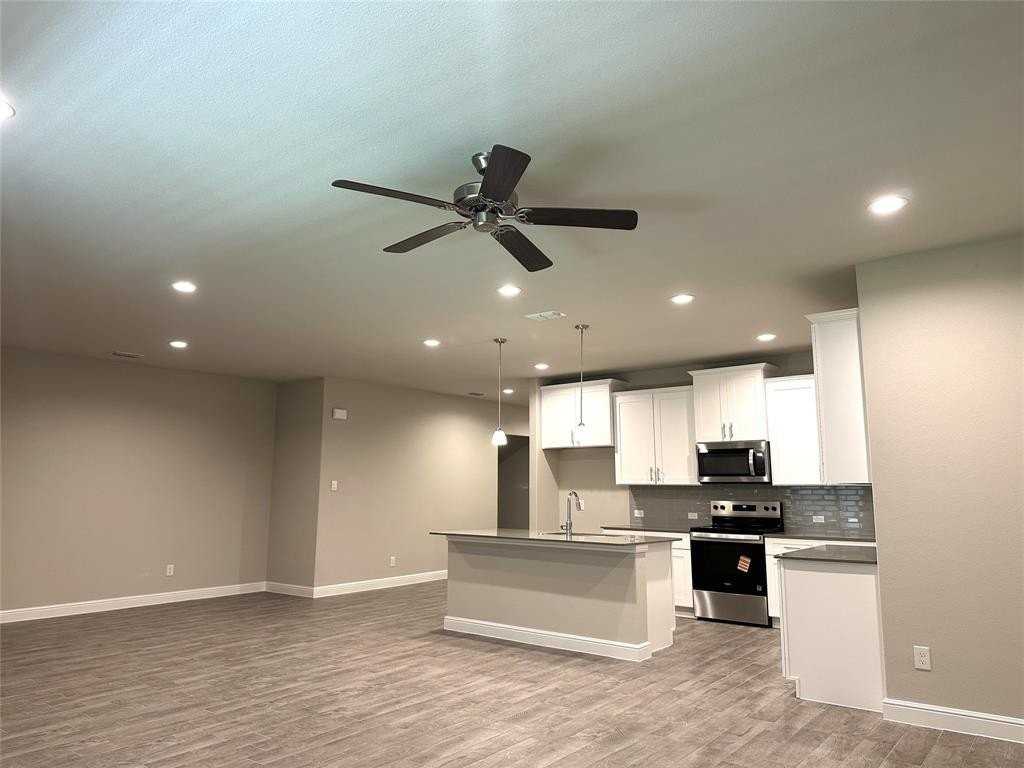 211 Tristan St - Photo 4 of 27