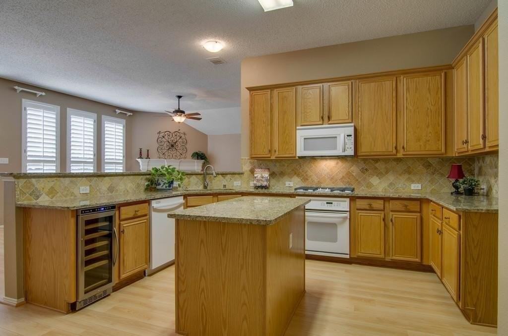 3701 Kimble Dr - Photo 7 of 24