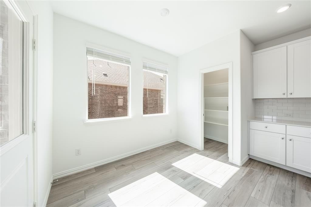 340 Wentworth Drive - Photo 6 of 26