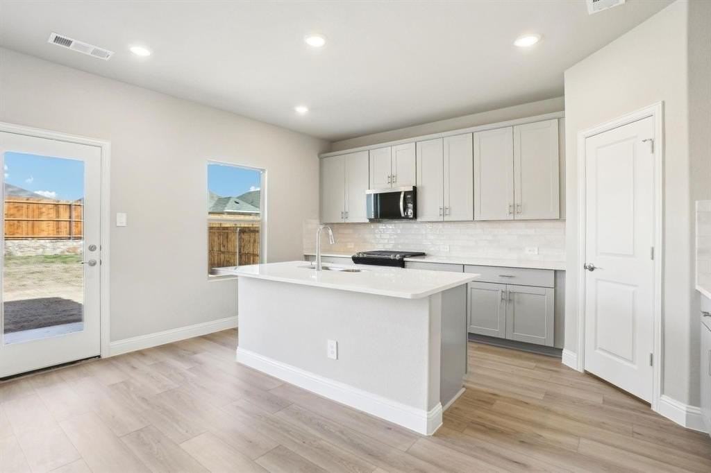 2211 Gustavus Dr - Photo 4 of 39