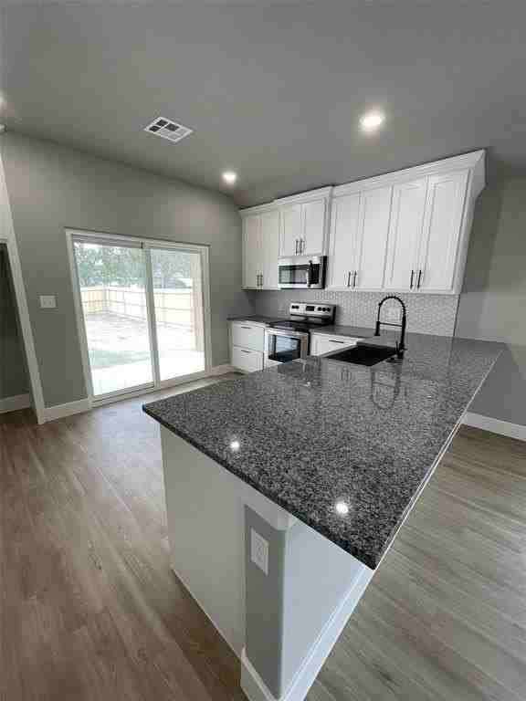 626 W Florence St - Photo 5 of 20