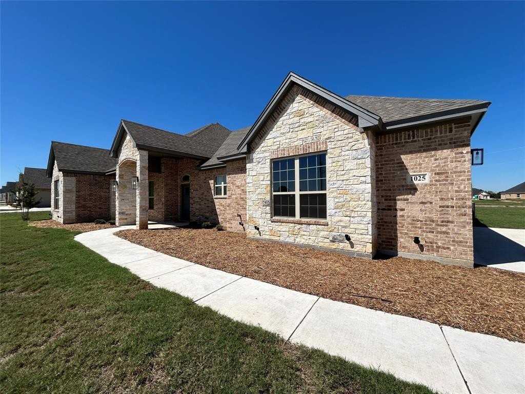 1025 Katie Court - Photo 3 of 33