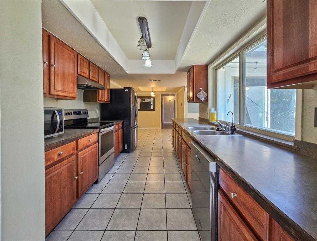 7306 Oakmore Dr - Photo 4 of 16