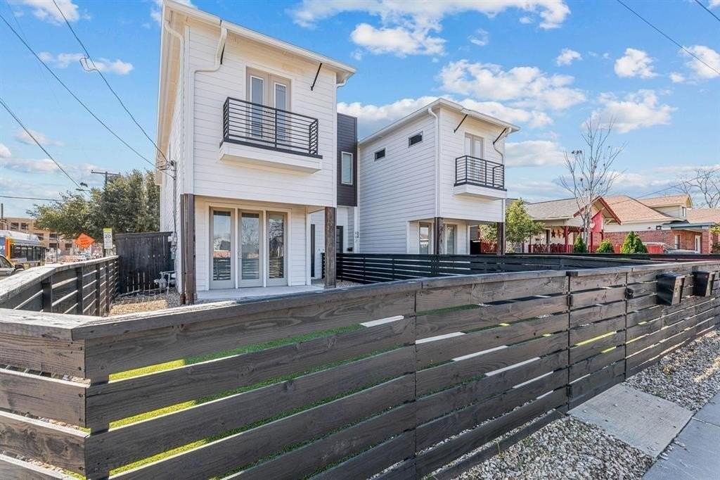 600 Melba St - Photo 3 of 32