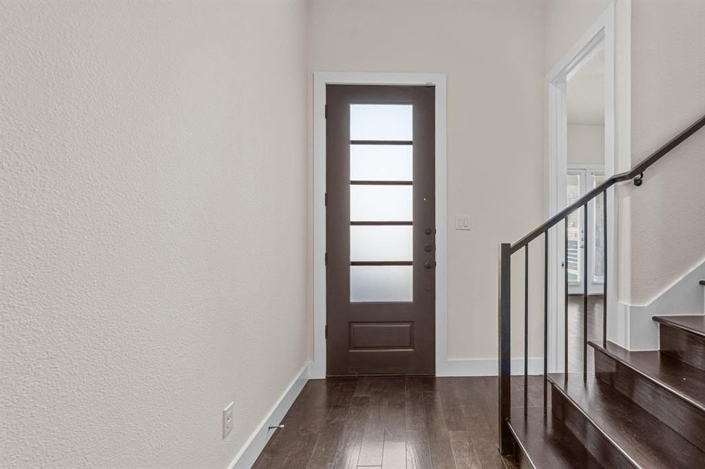 600 Melba St - Photo 4 of 32